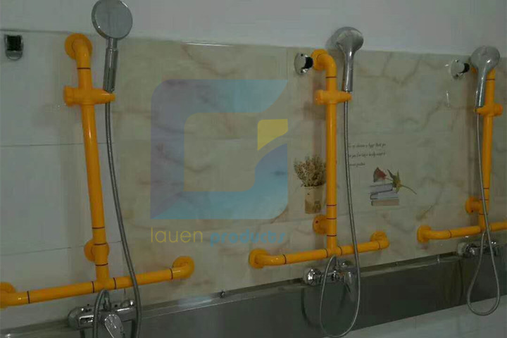 安裝安全衛(wèi)浴扶手的作用這么大，一定要記住了